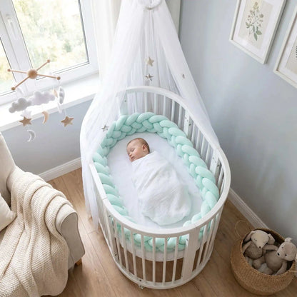 bébé dort dans son lit entourer de tresse tour de lit vert  eau 4brins