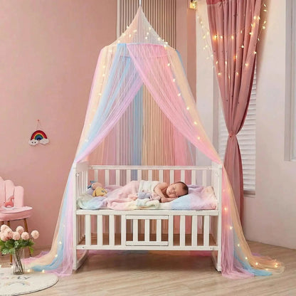 bébé dort entourer dun ciel de lit feerique