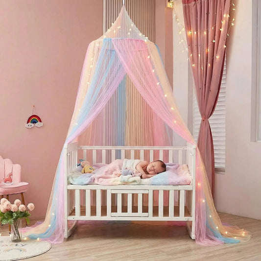 bébé dort entourer dun ciel de lit feerique