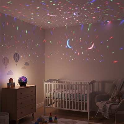 bébé dort paisiblement avec sa veilleuse projection 
