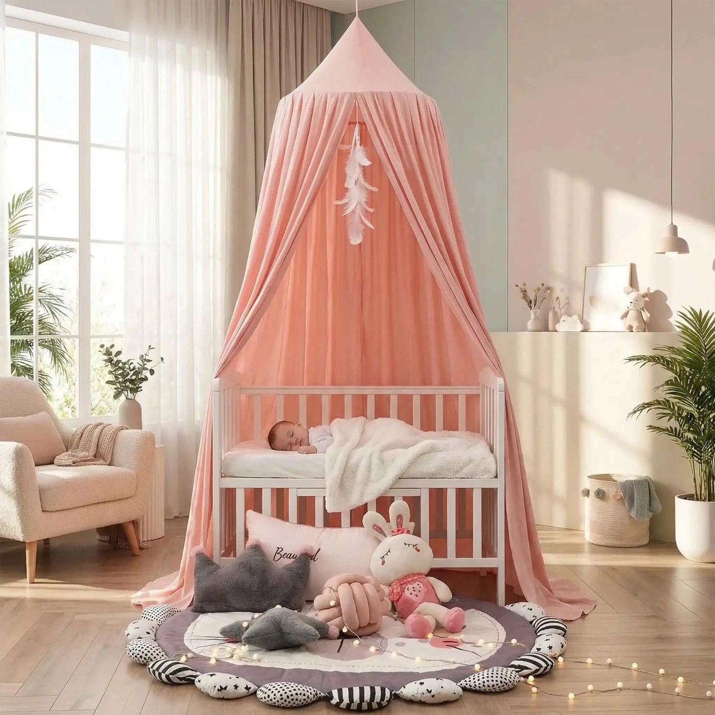 bébé dort paisiblement grace a son ciel de lit cabane rose