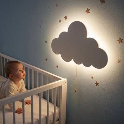 bébé regarde la veilleuse murale