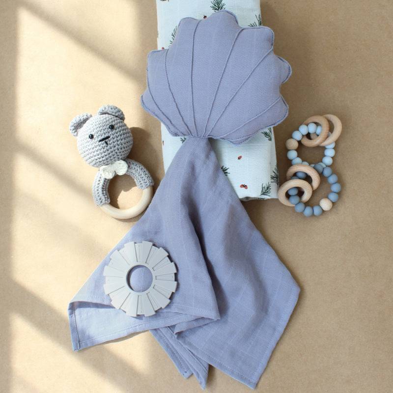 doudou bleu en forme de coquille
