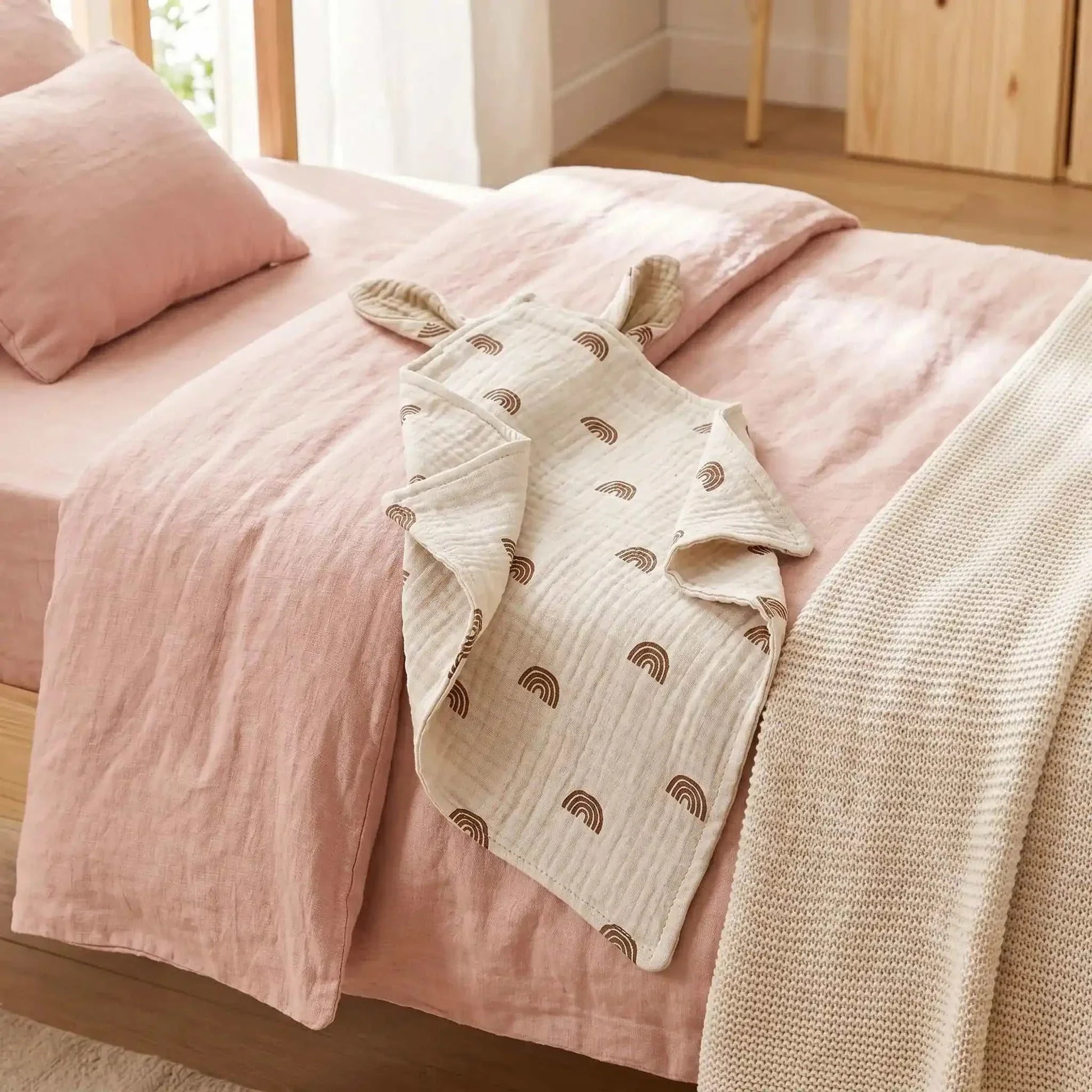 Doudou compagnon de tendresse ourson plat en coton doux pour bébé léger et facilement manipulable