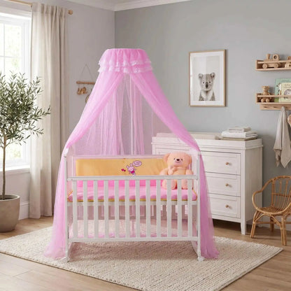 Ciel de lit bébé en tulle délicat créant un cocon protecteur pour un sommeil paisible.