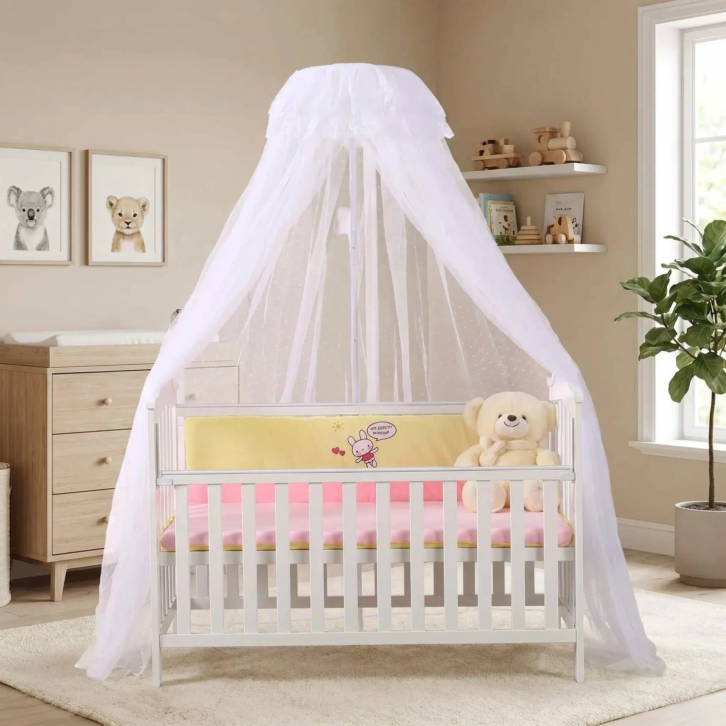 ciel de lit bébé en tulle délicat créant un cocon protecteur au-dessus du berceau