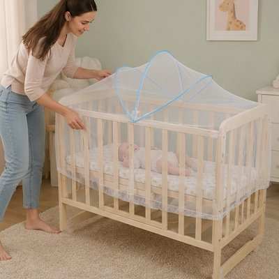 Moustiquaire lit bébé protégeant un berceau avec maille fine et structure autoportante bleue