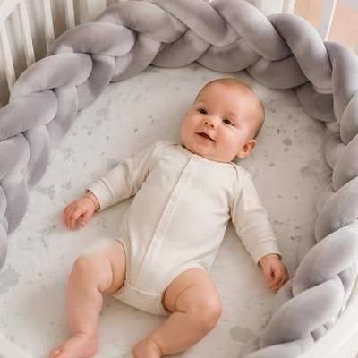 Tresse de lit bébé tressée douce et sécurisante pour berceau