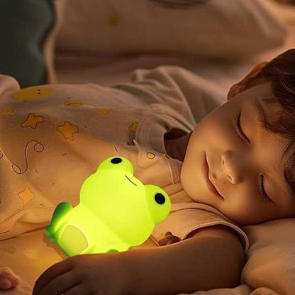 Veilleuse bébé dnas le bras de l enfant endormie
