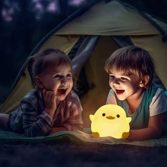 Veilleuse bébé illumine la cabane des enfants