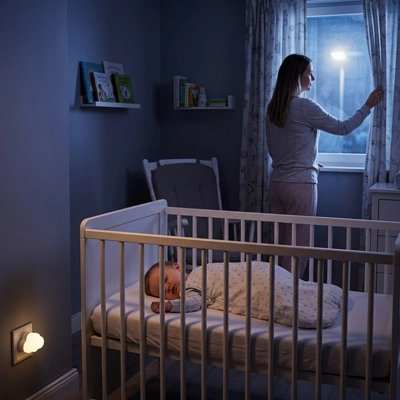 Veilleuse murale design nuage, lumière douce et sécurisante pour enfants