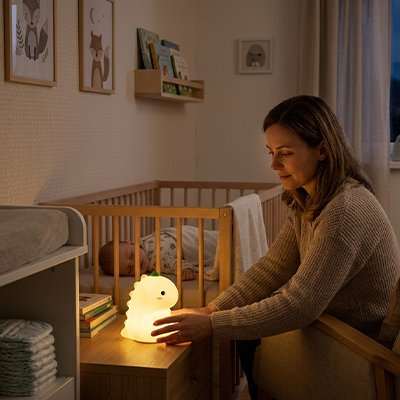 Veilleuse pour bebe en silicone douce et apaisante pour bébé, idéale pour rassurer et accompagner le sommeil des tout-petits.
