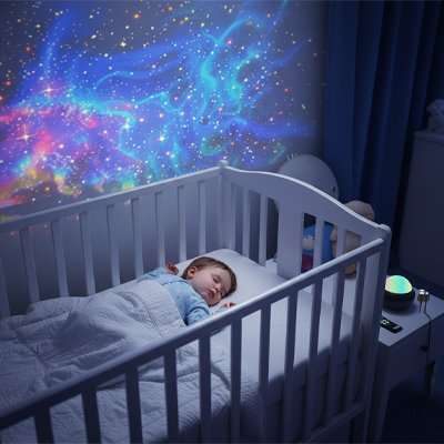 Veilleuse projection avec bébé qui dort paisiblement